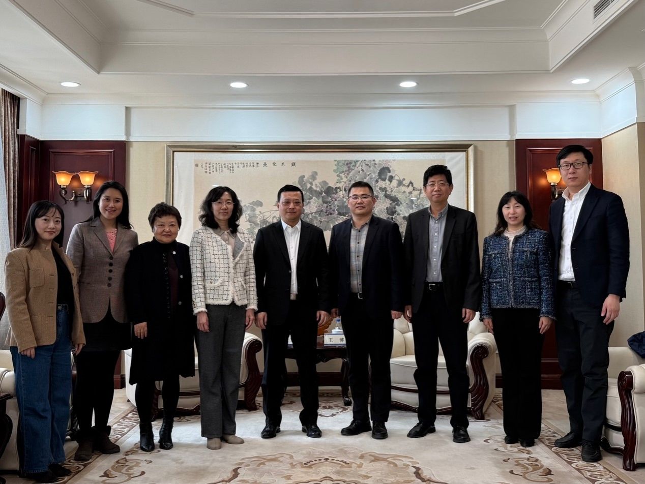 中国外文局翻译院经理黄玉龙一行来访公司